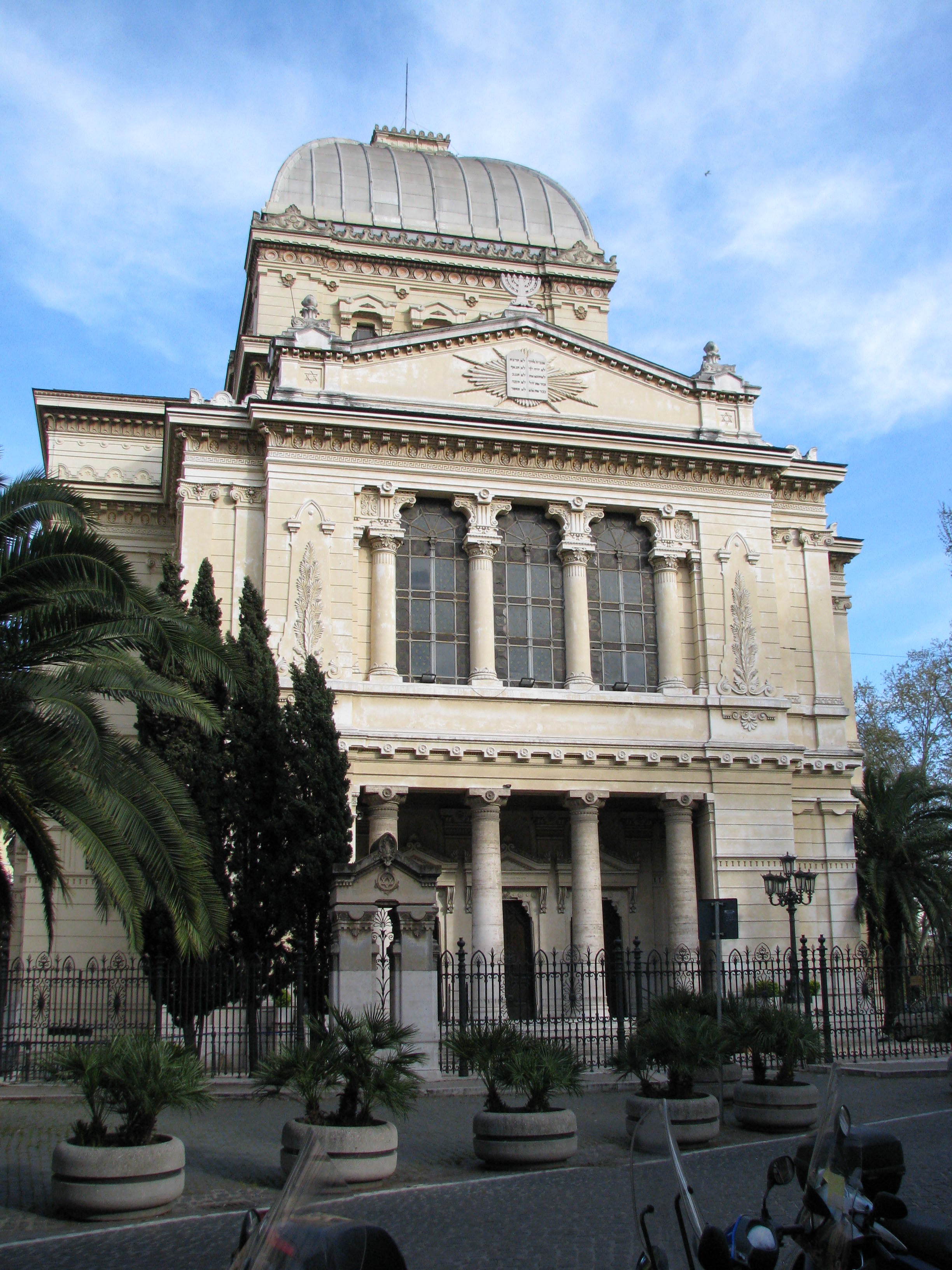 The Synagogues - Jewish Museum of Rome